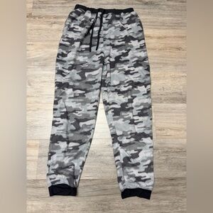 Men’s Fleece Gray and Black Camo Large Pajama Pants